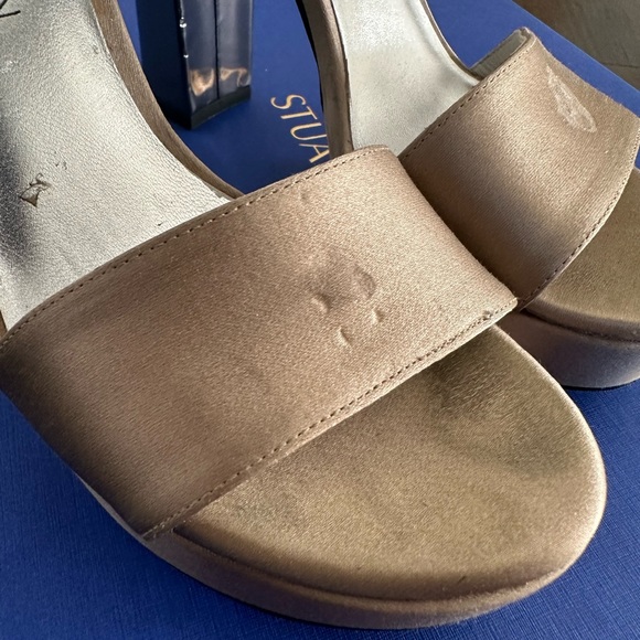 Stuart Weitzman Beige PARTISAN Satin Block Mirror Heel Sandals 6.5 - Picture 8 of 9